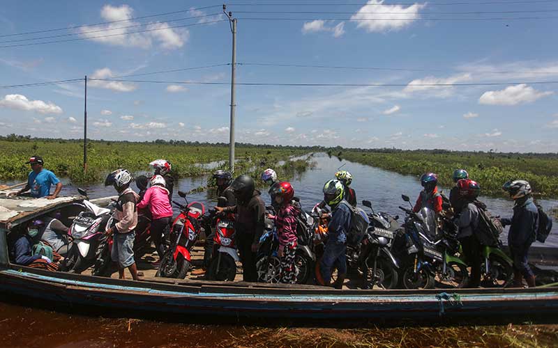  JALUR TRANS KALIMANTAN TERENDAM BANJIR