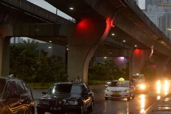  Cuaca Jakarta 5 Mei, Hujan Disertai Kilat dan Angin Kencang di Jaksel