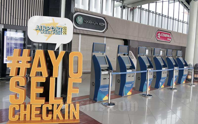 Suasana sepi terlihat di Terminal IA Bandara Soekarno Hatta, Tangerang, Banten, Jumat (24/4/2020).  Bisnis/Eusebio Chrysnamurti