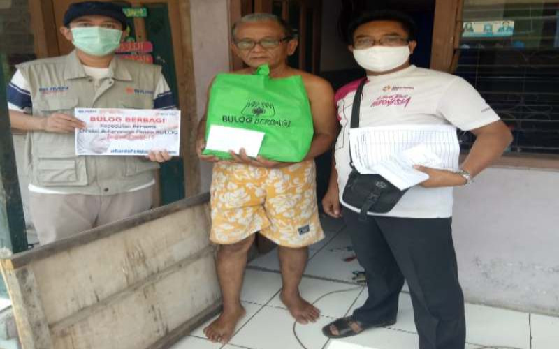  Ultah ke-53, Perum Bulog Tebar Bansos Rp2 Miliar