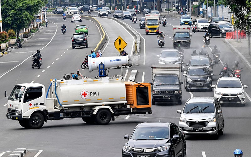  PENYEMPROTAN DISINFEKTAN DI JAKARTA