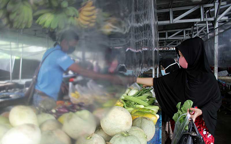  PENGGUNAAN TIRAI PLASTIK DI PASAR