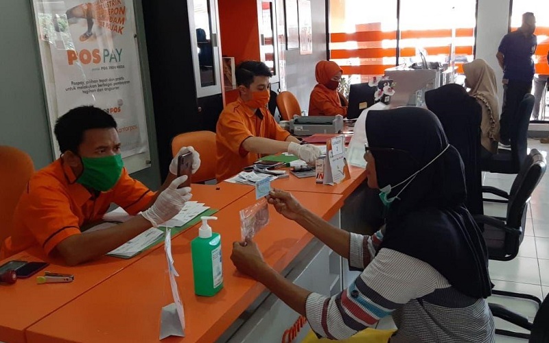  PT Pos Distribusikan Bantuan Sosial Tunai Serentak di Seluruh Indonesia