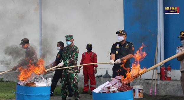  3,9 Juta Batang Rokok Ilegal dan Barang Hasil Sitaan Lainnya, Dimusnahkan Bea Cukai Teluk Nibung