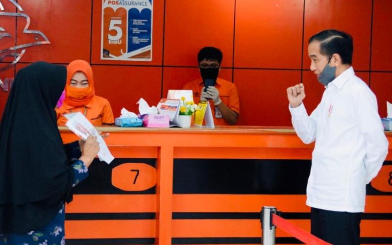  Jokowi Berharap Bansos Bisa Tingkatkan Daya Beli Masyarakat