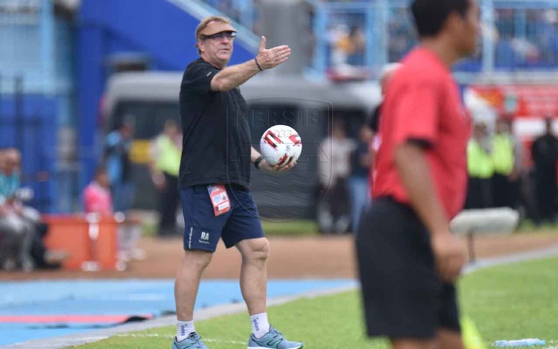  Pelatih Persib Bandung Khawatir Tim Kehilangan Momentum