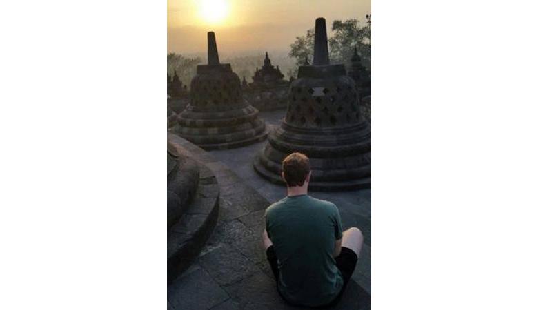 Mark Zuckerberg saat berada di Candi Borobudur/Facebook-Mark Zuckerberg