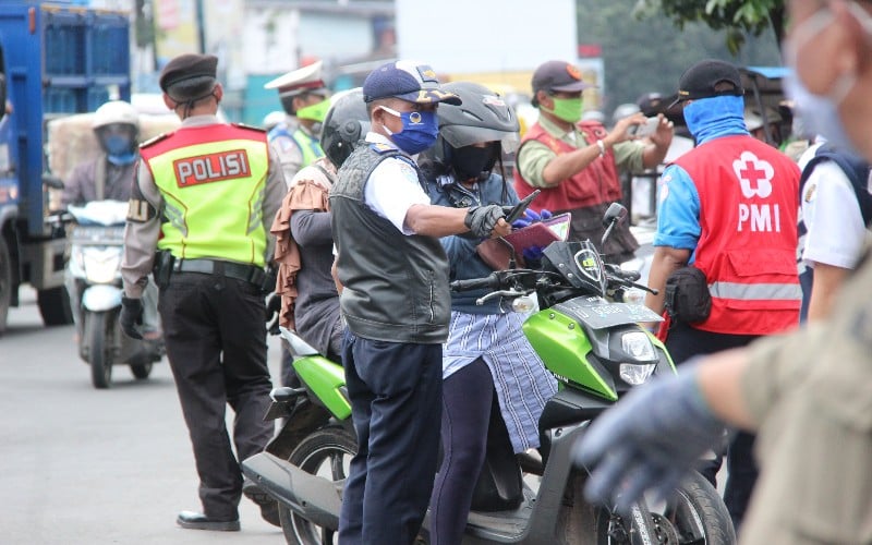  Petugas Check Point di Bandung Bakal Jalani Swab Test