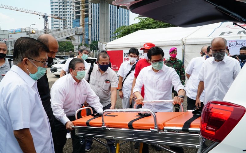  Bantu Tenaga Medis, Toyota Indonesia Sumbangkan 5 Ambulan Kijang Innova