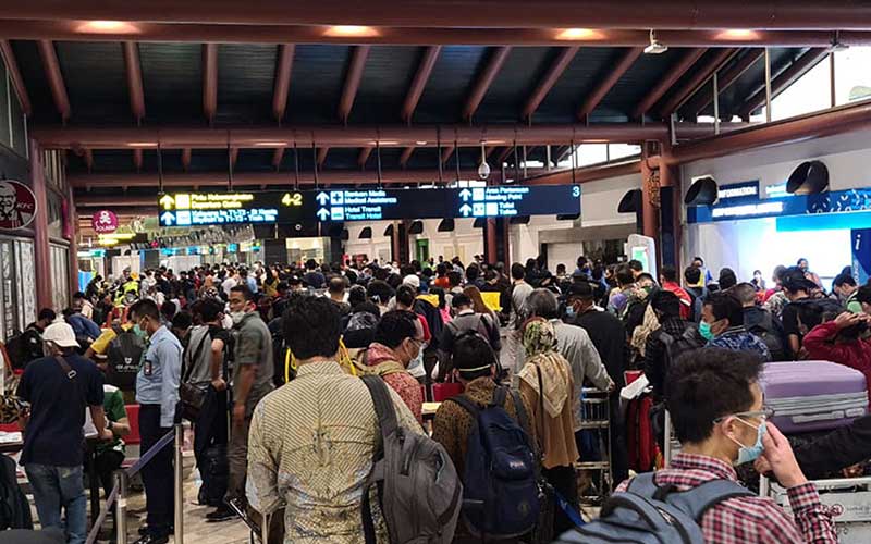  BERITA FOTO : Suasana Terkini Bandara Soekarno-Hatta Setelah Viral Karena Antrean Penumpang