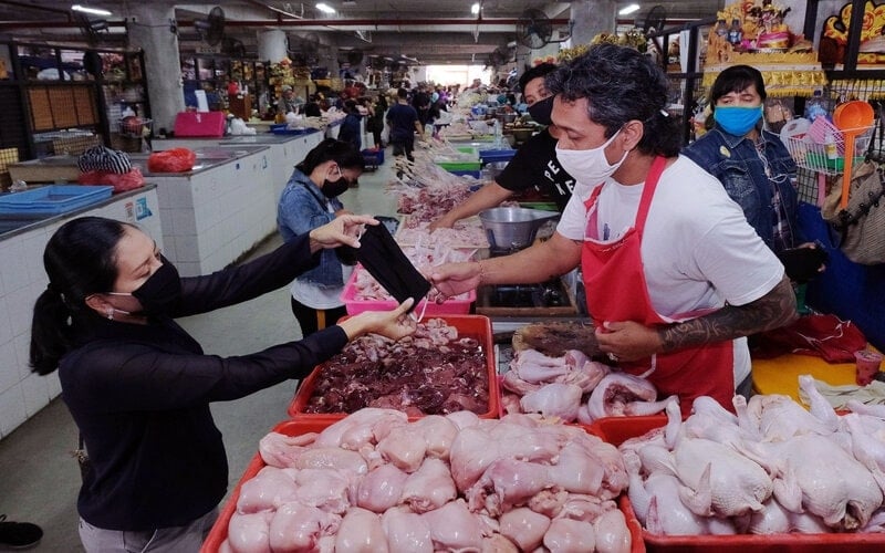  Waduh, Puluhan Pedagang di Dua Pasar Ini Berjualan Tanpa Kenakan Masker