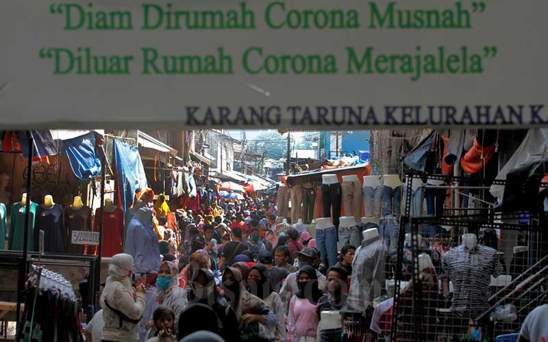  PEDAGANG KAKI LIMA PADATI PASAR TANAH ABANG