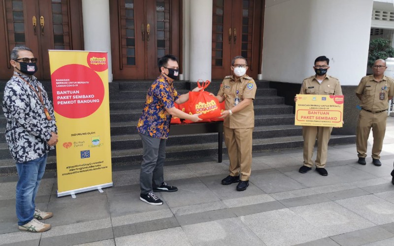  Indosat Salurkan Donasi di 10 Kota Terdampak Covid-19