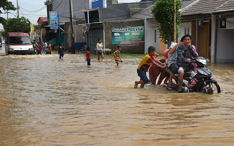  BANJIR AKIBAT PENDANGKALAN SUNGAI