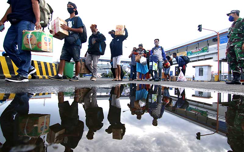  ARUS MUDIK H-5 LEBARAN DI PELABUHAN KETAPANG