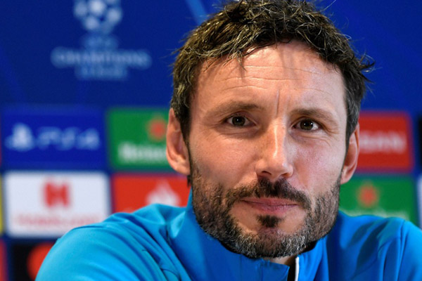  Mark van Bommel Tawarkan Diri Tangani Milan