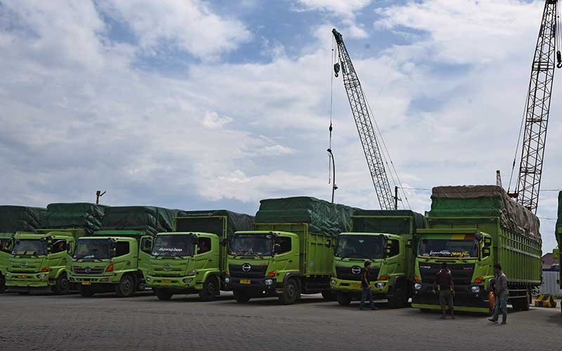  ANGKUTAN LOGISTIK KE SUMATRA NAIK JELANG LEBARAN