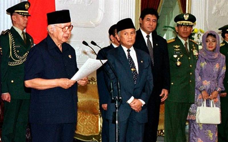  21 Mei 22 Tahun Lalu: Orba Jatuh dan Mitos Puasa untuk Tumbangkan Soeharto