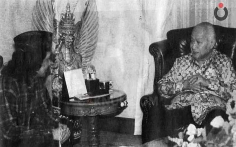  Cak Nun dan Penyesalan Menurunkan Soeharto