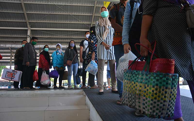  MUDIK LOKAL DI STASIUN JOMBANG