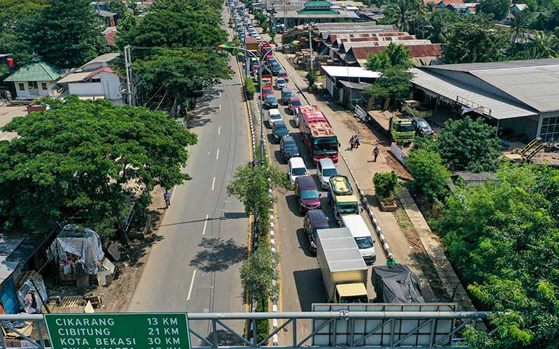  KEMACETAN PERBATASAN BEKASI-KARAWANG