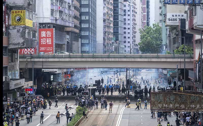  DEMO DI HONG KONG BERUJUNG RICUH