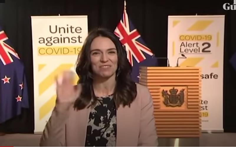  Gaya Tenang PM Jacinda Ardern saat Gempa Guncang Selandia Baru 