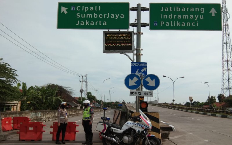  Polresta Cirebon Tutup Akses Tol Menuju Jakarta 