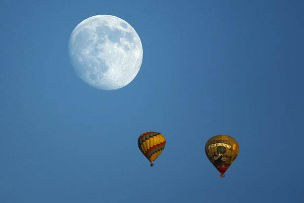  Dikira Ada Bintang di Siang Hari, Warganet Sebut Tenyata Balon Udara Ponorogo