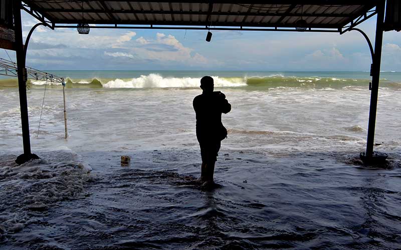  DAMPAK GELOMBANG TINGGI DI BALI