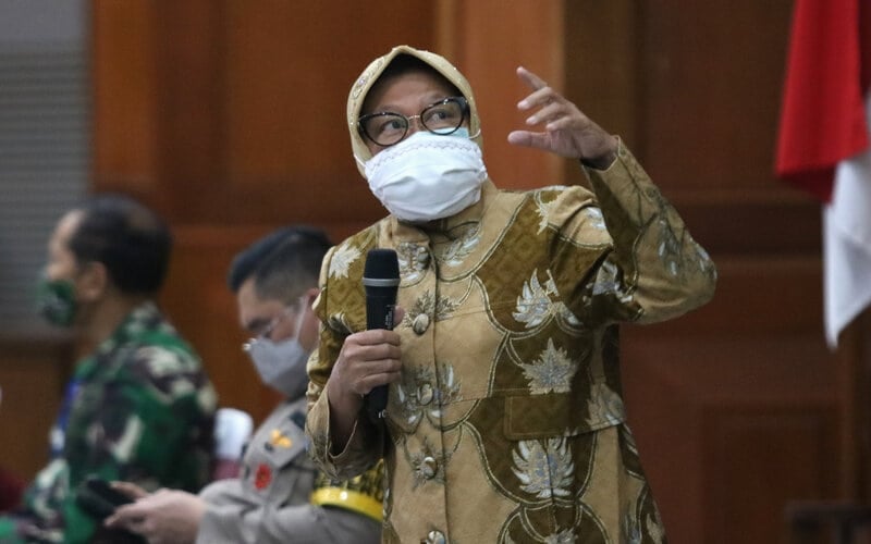  Surabaya Dapat Bantuan Alkes dari BIN, Risma Menangis