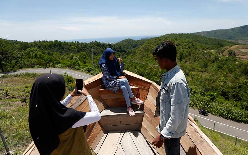  WISATAWAN ABAIKAN PROTOKOL KESEHATAN