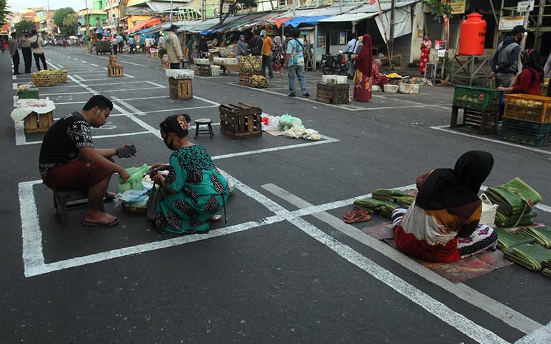  JAGA JARAK DI PASAR TRADISIONAL