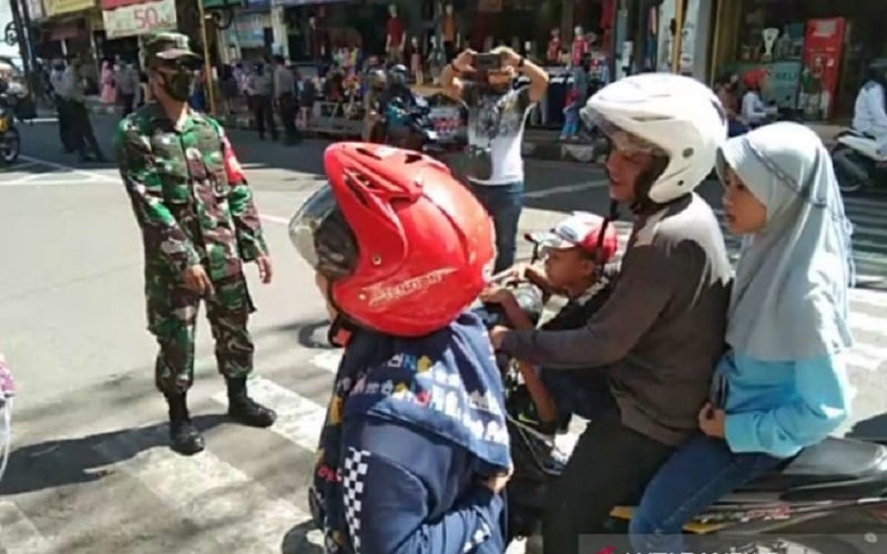  Hari Pertama New Normal, Banyak Warga Garut Abai Gunakan Masker 