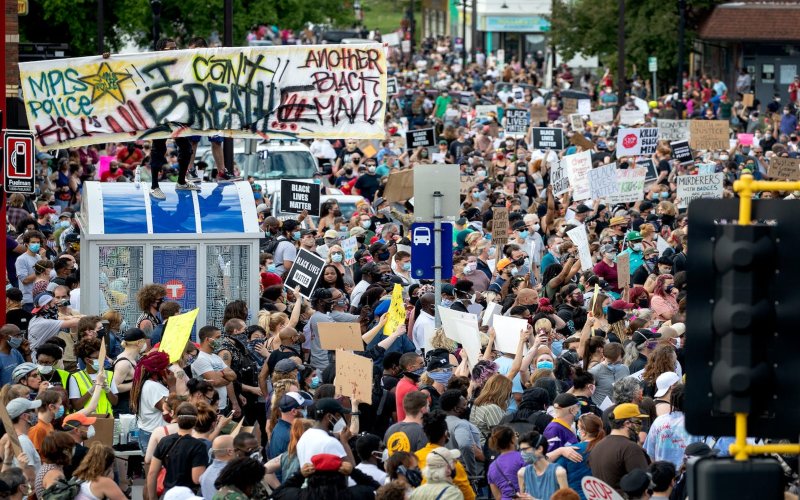 Demonstrasi di Minneapolis, Amerika Serikat pada Selasa (26/5/2020) memprotes kematian George Floyd. (Carlos Gonzalez - Star Tribune melalui Getty Images)