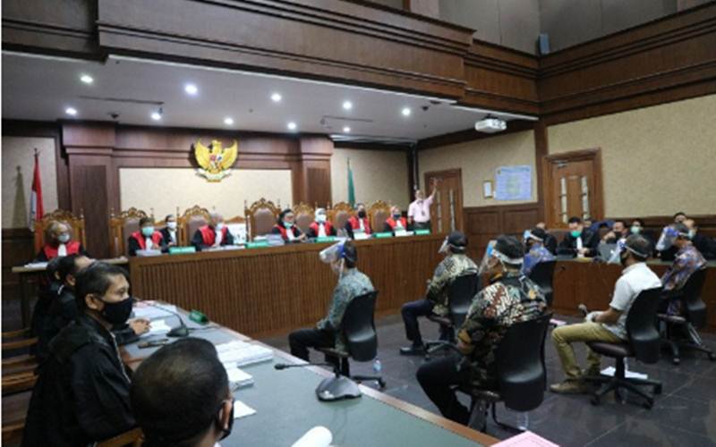  Kasus Jiwasraya: Tujuh Hakim Bermasker Pimpin Sidang Dakwaan Benny Tjokro dkk