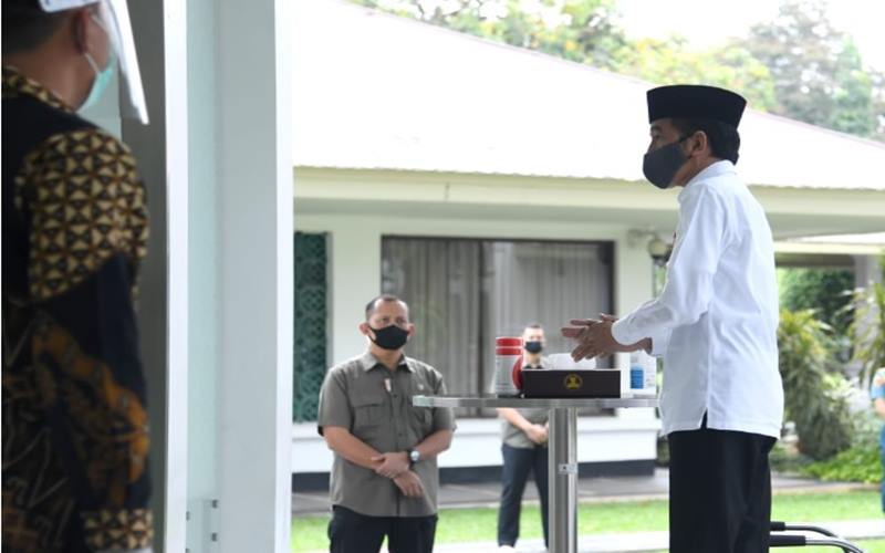  Presiden Jokowi Salat Jumat di Masjid Baiturrahim