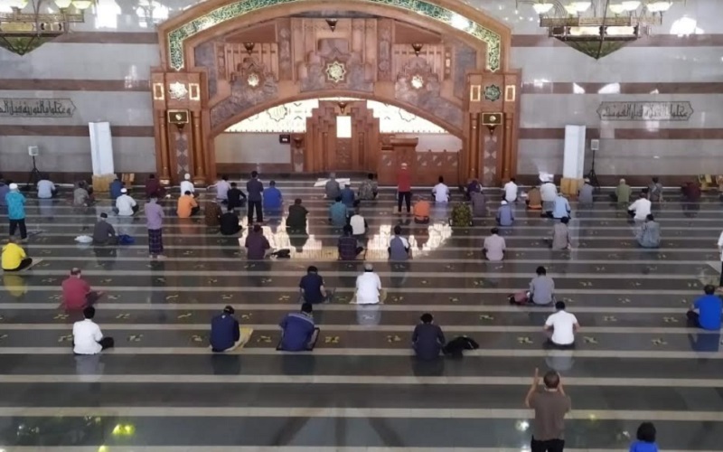  Pusdai Bandung Gelar Salat Jumat, Batasi Jemaah dan Tutup Pintu Saat Khotbah