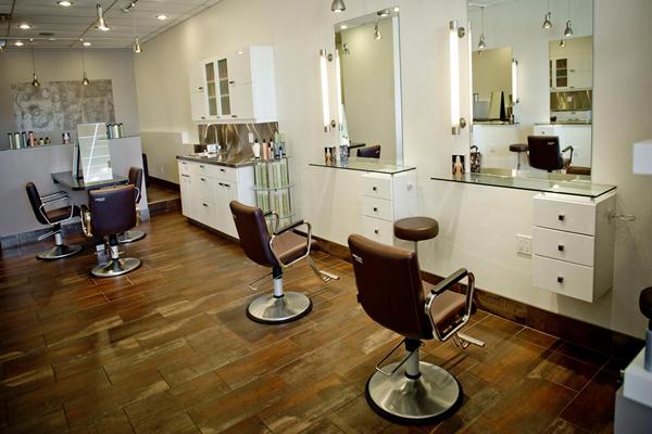  Salon hanya Layani Potong Rambut, Ada Charge Tambahan untuk APD