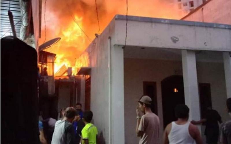  Kebakaran Landa Muara Baru, 20 Rumah Dilahap Api