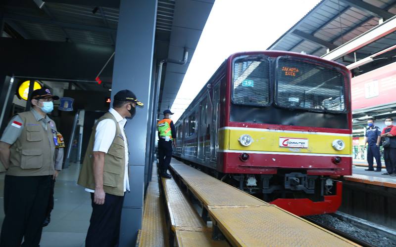  Doni Monardo Tinjau Kenormalan Baru di Stasiun Manggarai