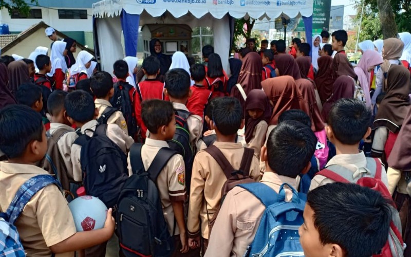  PPDB 2020: Ridwan Kamil Berikan Kemudahan Bagi Putra Putri Tenaga Kesehatan