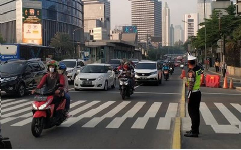 Hari pertama New Normal arus lalu lintas di Jl.Jend.Sudirman Dukuh Atas ( arah HI) ramai lancar./Twitter Polda Metro Jaya