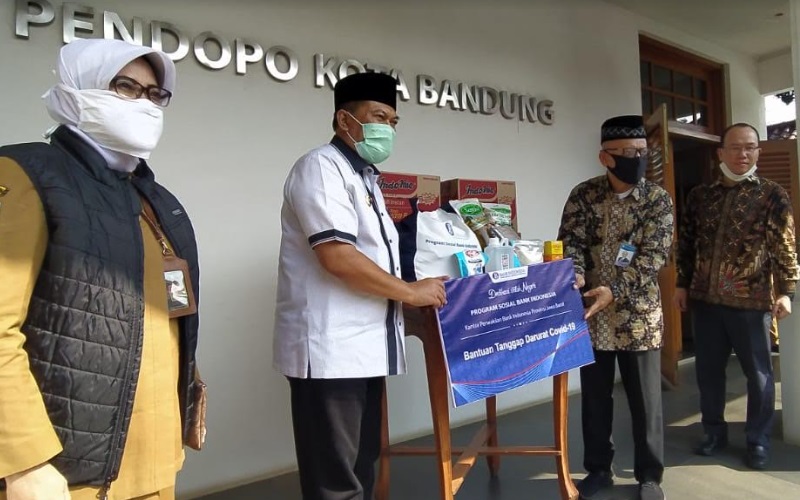  Pemkot Bandung Terima 500 Paket Sembako dan Alkes dari KPw BI Jabar