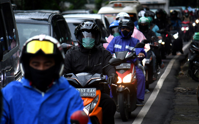  Transisi PSBB, Kendaraan Mulai Padati Jalan ke Kota Penyangga Jakarta