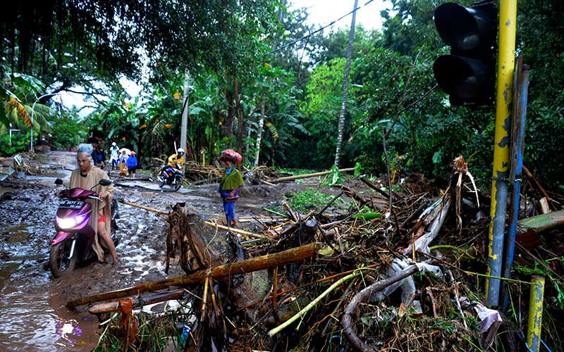  Banjir Bandang Akibat Jebonya Tanggul Bendungan Balangsikuyu