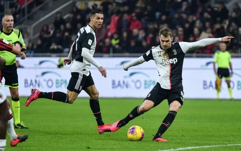  Punya Gaji Besar, Ramsey Terancam Dijual Juve