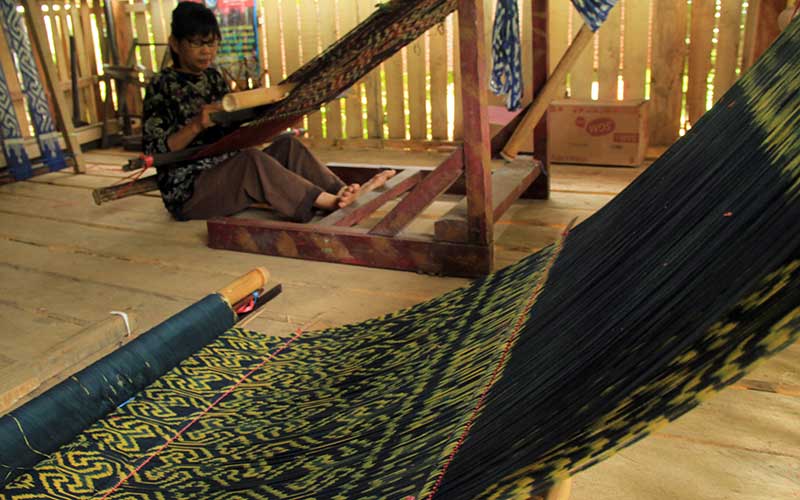  Proses Produksi Kain Tenun Sekomandi