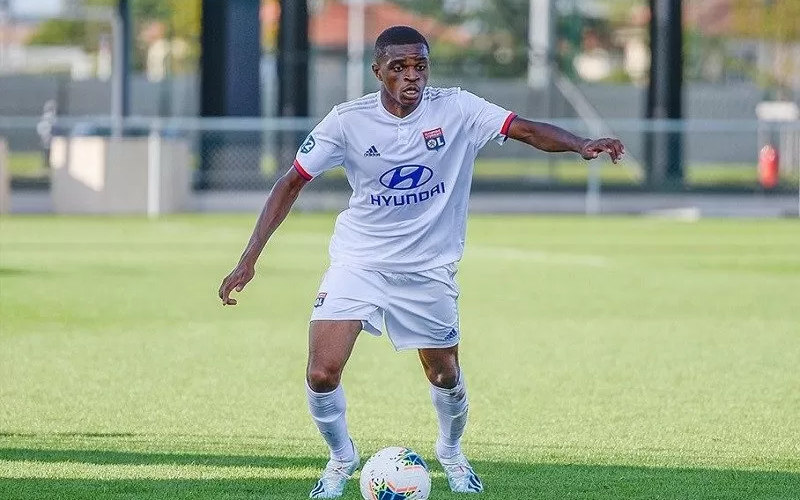  AC Milan Dilaporkan Gaet Bek Kanan Potensial dari Lyon
