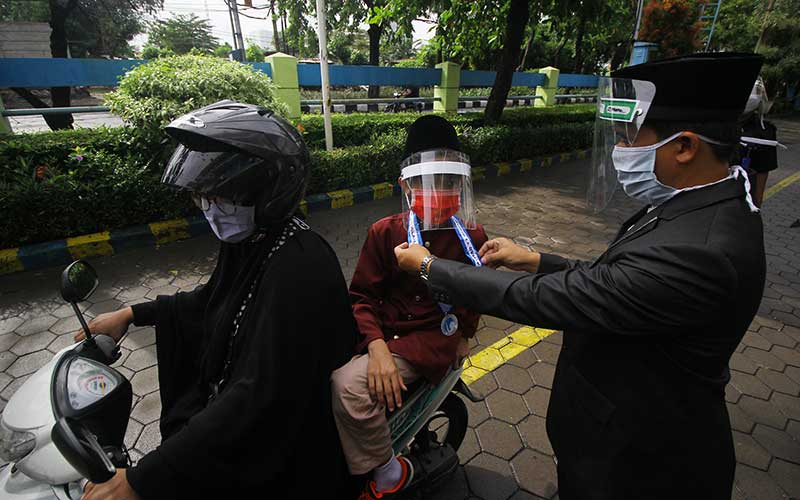  SDIA 11 Surabaya Gelar Wisuda Secara Drive Thru